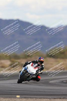 media/Nov-16-2025-Race Pace (Sun) [[8c5fa54630]]/Non Verified Riders (1st 20 Minutes)/5-Turn 15 (110pm)/